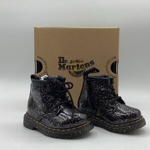 NIB - Dr. Martens AirWair Boots Kids 4